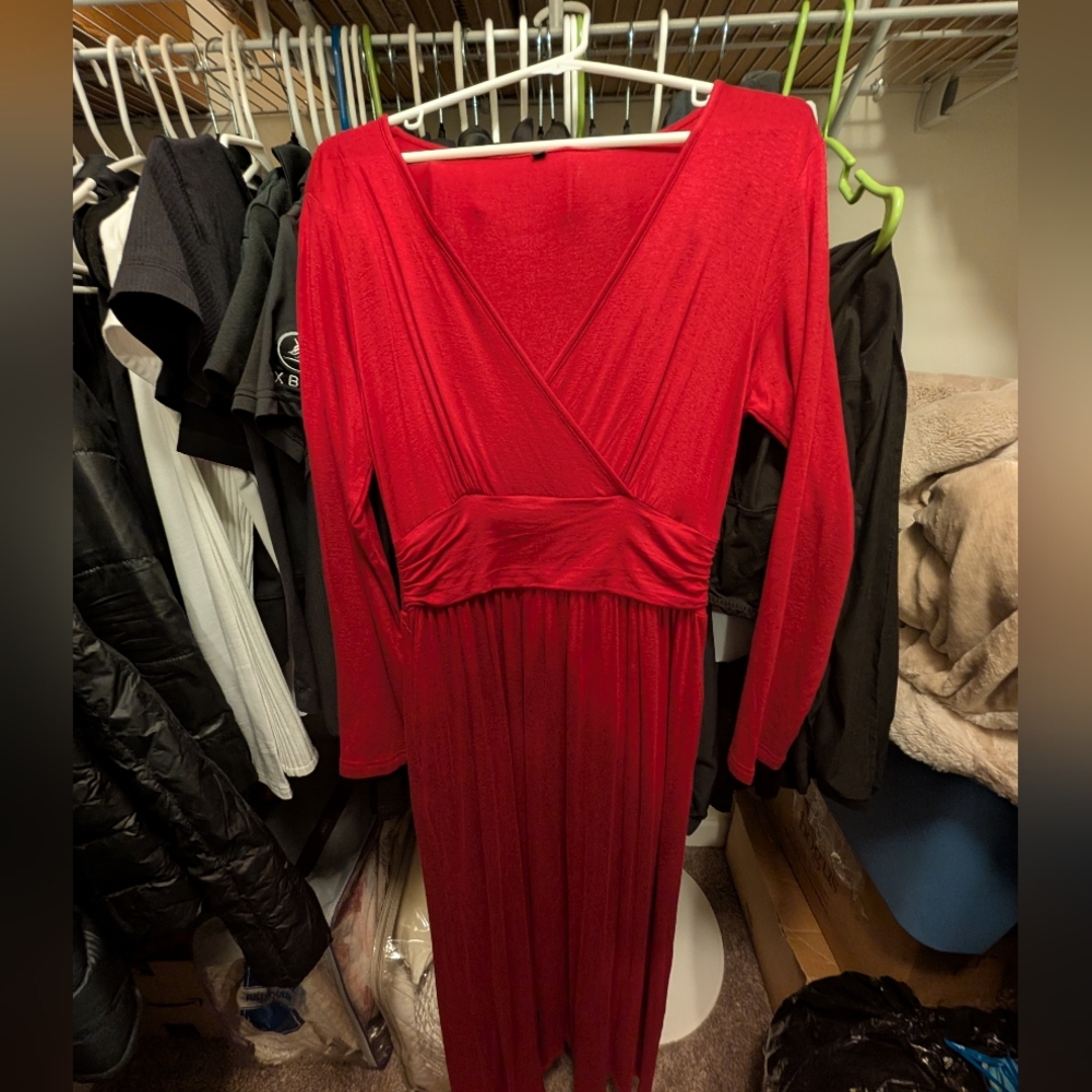 Chic Red V-Neck Maxi Dress